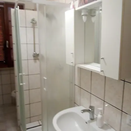 Economy Smeralda Room's Проживання в сім'ї *